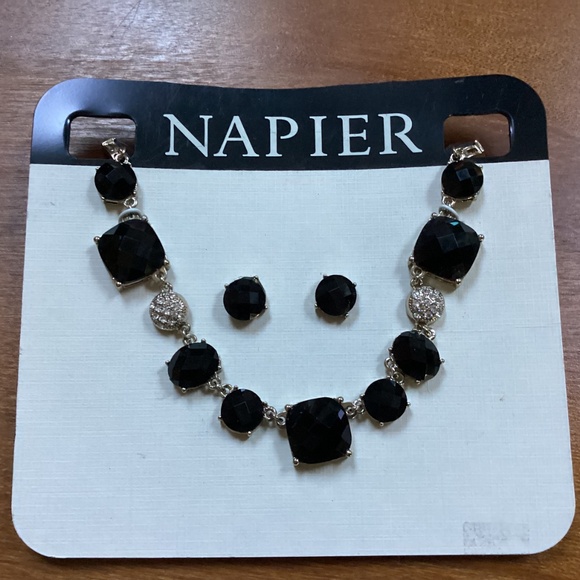 Napier Earrings and Necklace Set Black and silver tone New - Picture 2 of 6